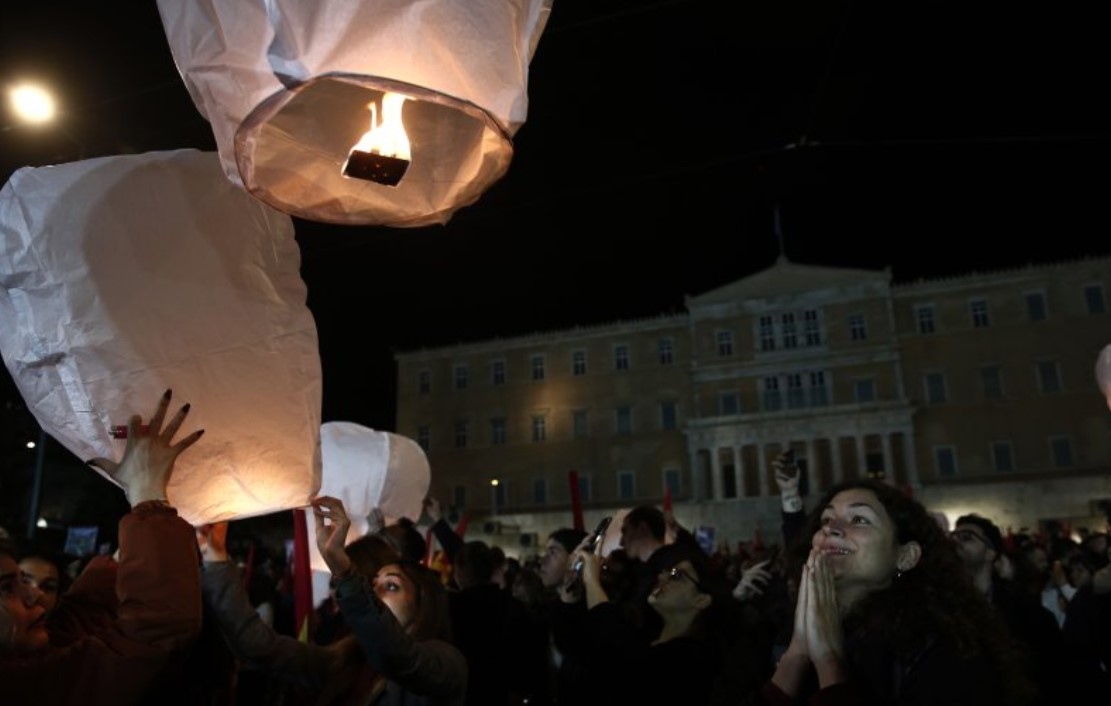 Хиляди хора за поредна вечер се включиха в протести в